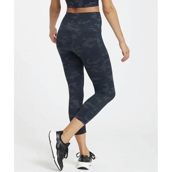 Spanx Look At Me Know Camo Black Cropped Leggings 2X - Picture 8 of 10